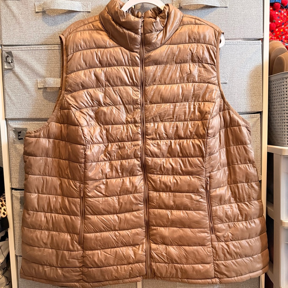 Woman Within Vest 26/28